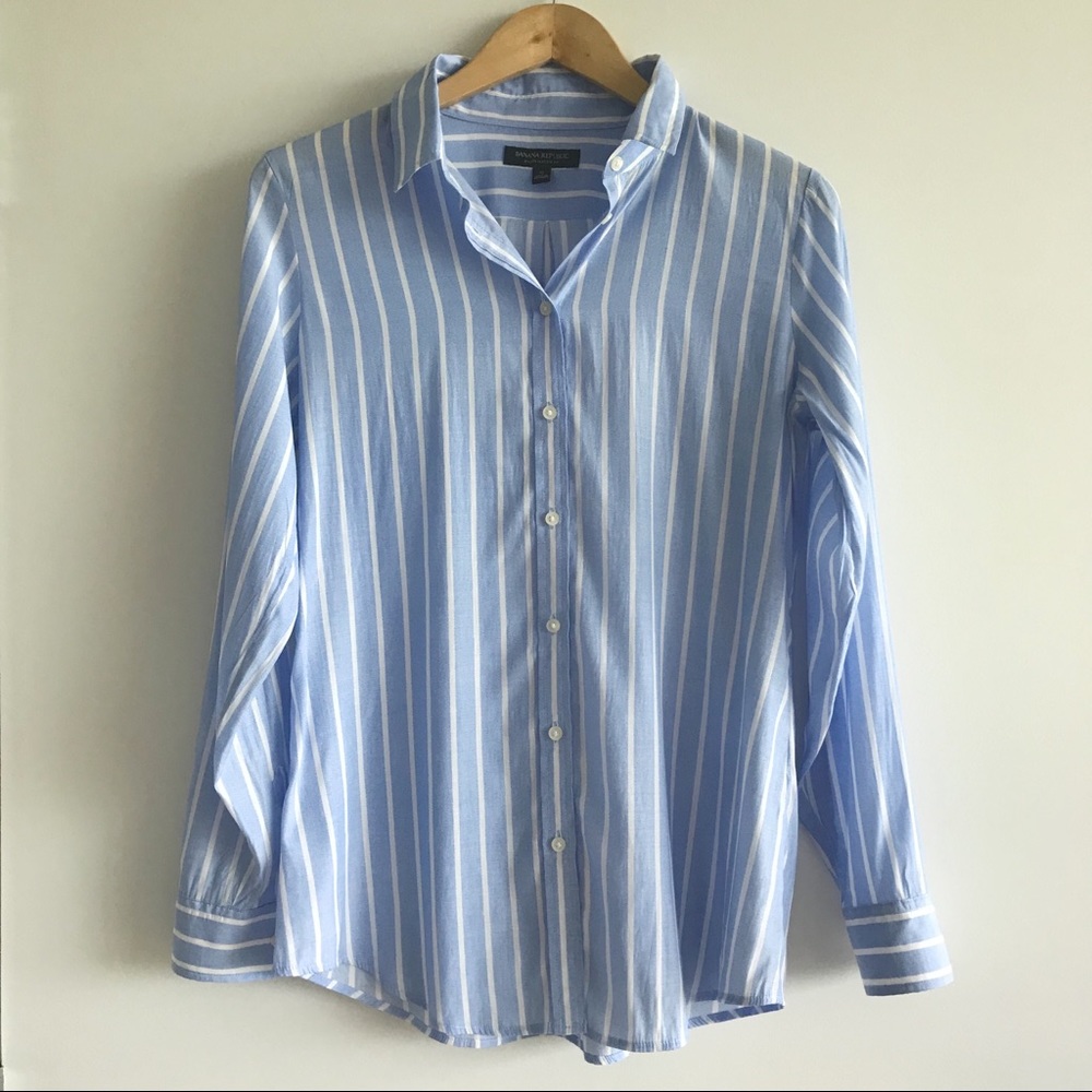 Banana Republic Blue and White Stripped Button Dow